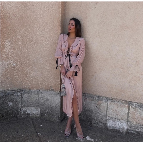 Zara Ruffled Dress With Bows - Picture 2 of 6